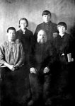 Протоиерей Николай Громогласов по освобождении из заключения с семьей, г. Магнитогорск